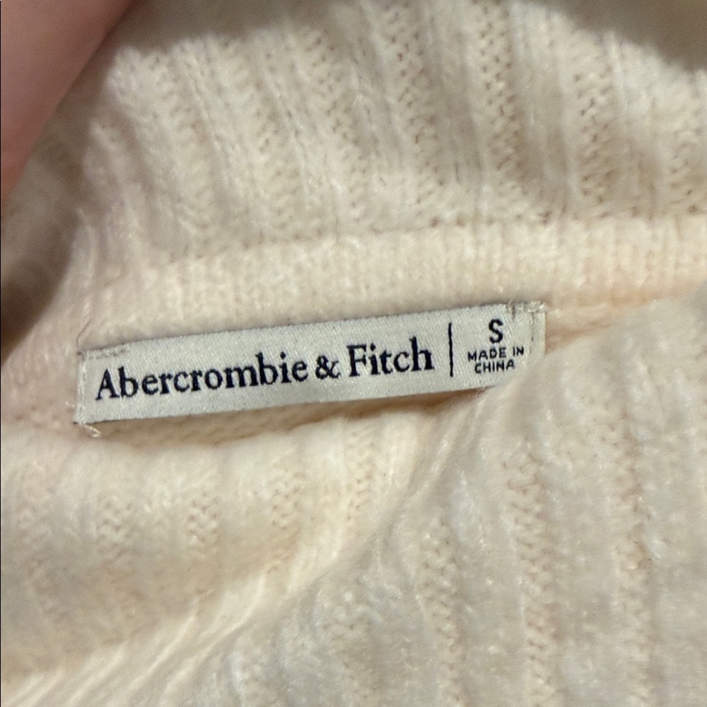 Abercrombie & Fitch Elegant Off-Shoulder Cream Sweater (BRAND NEW w tags) - Picture 2 of 3
